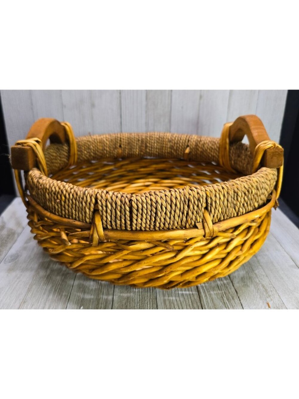 Vtg Woven Wicker Rattan Round Basket with Two Handle Farmhouse Boho Decor 11.5"